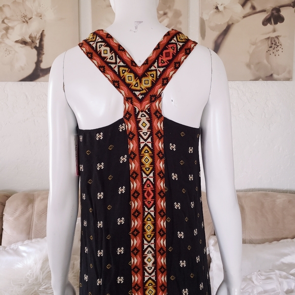 XILARATHION Dress - Picture 2 of 4